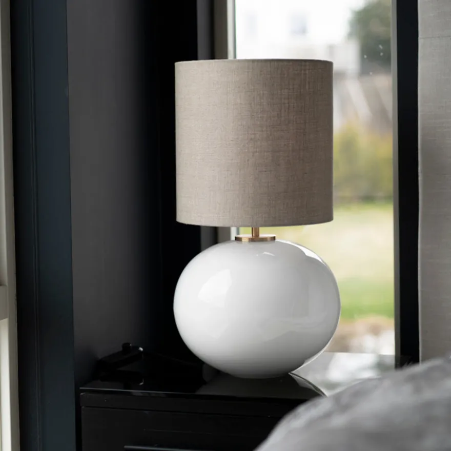 SENJA Bordlampe Hvit 30*30 Hvit skjerm