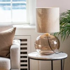 SENJA Bordlampe Hvit 30*30 Hvit skjerm